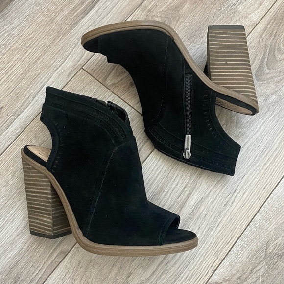 NWT Vince Camuto Koral Block Heeled Peep Toe Suede Bootie BLACK - SIZE 8… - Picture 4 of 9
